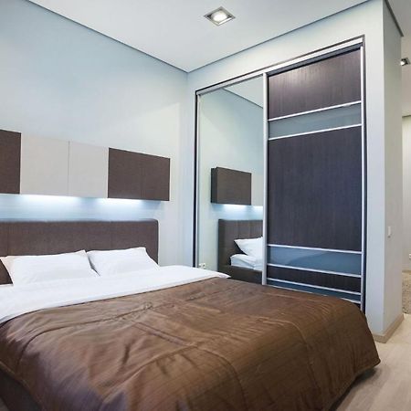 Navit Apartments With Breakfast, Near The Railway Station, The City Center And The Park เคียฟ ภายนอก รูปภาพ