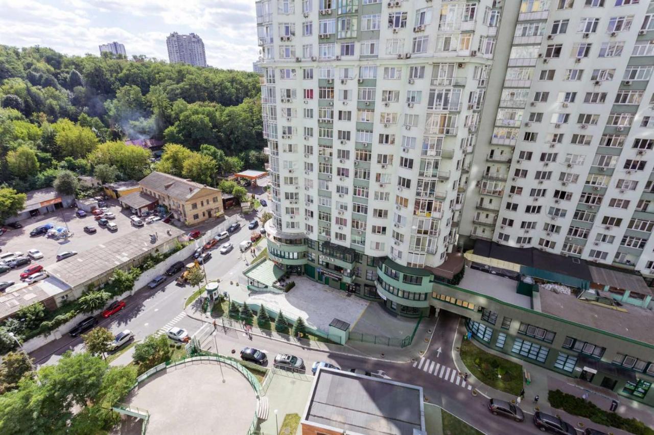 Navit Apartments With Breakfast, Near The Railway Station, The City Center And The Park เคียฟ ภายนอก รูปภาพ