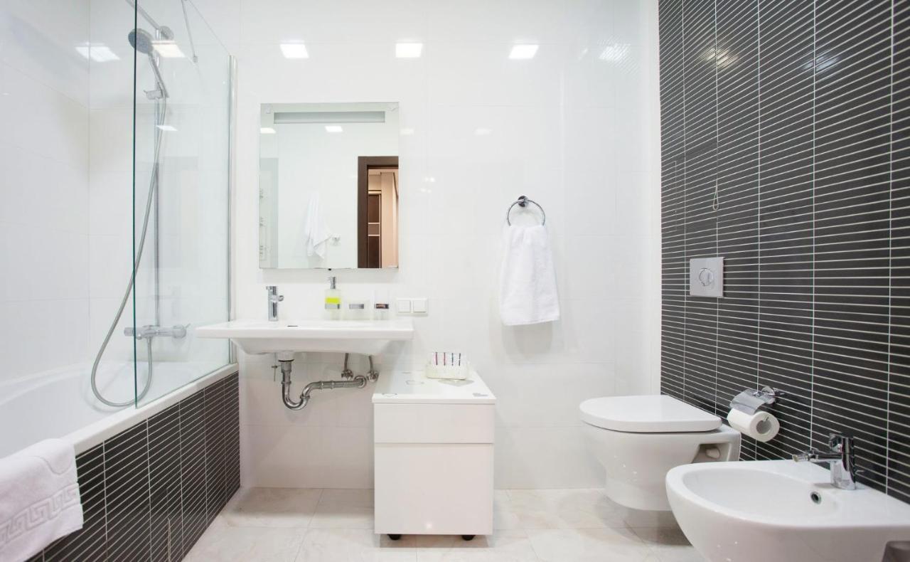 Navit Apartments With Breakfast, Near The Railway Station, The City Center And The Park เคียฟ ภายนอก รูปภาพ