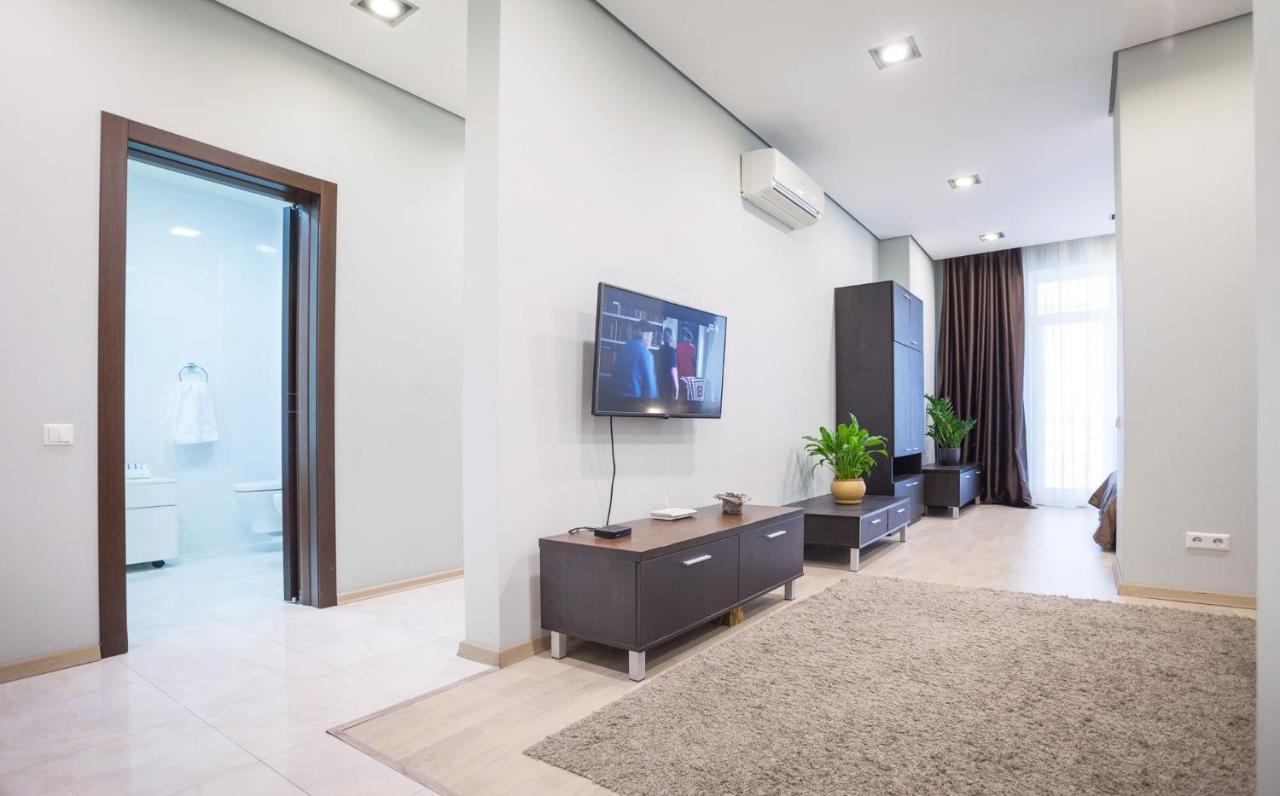Navit Apartments With Breakfast, Near The Railway Station, The City Center And The Park เคียฟ ภายนอก รูปภาพ