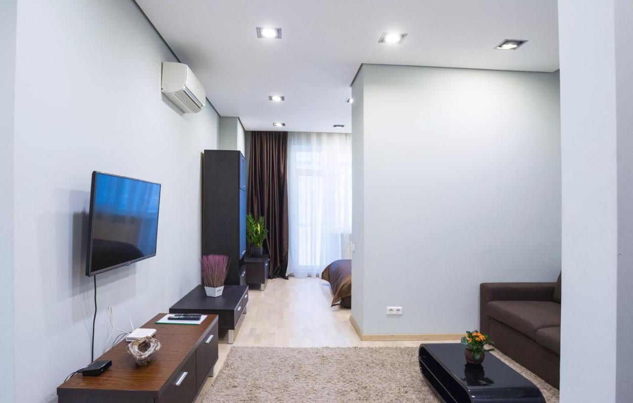 Navit Apartments With Breakfast, Near The Railway Station, The City Center And The Park เคียฟ ภายนอก รูปภาพ