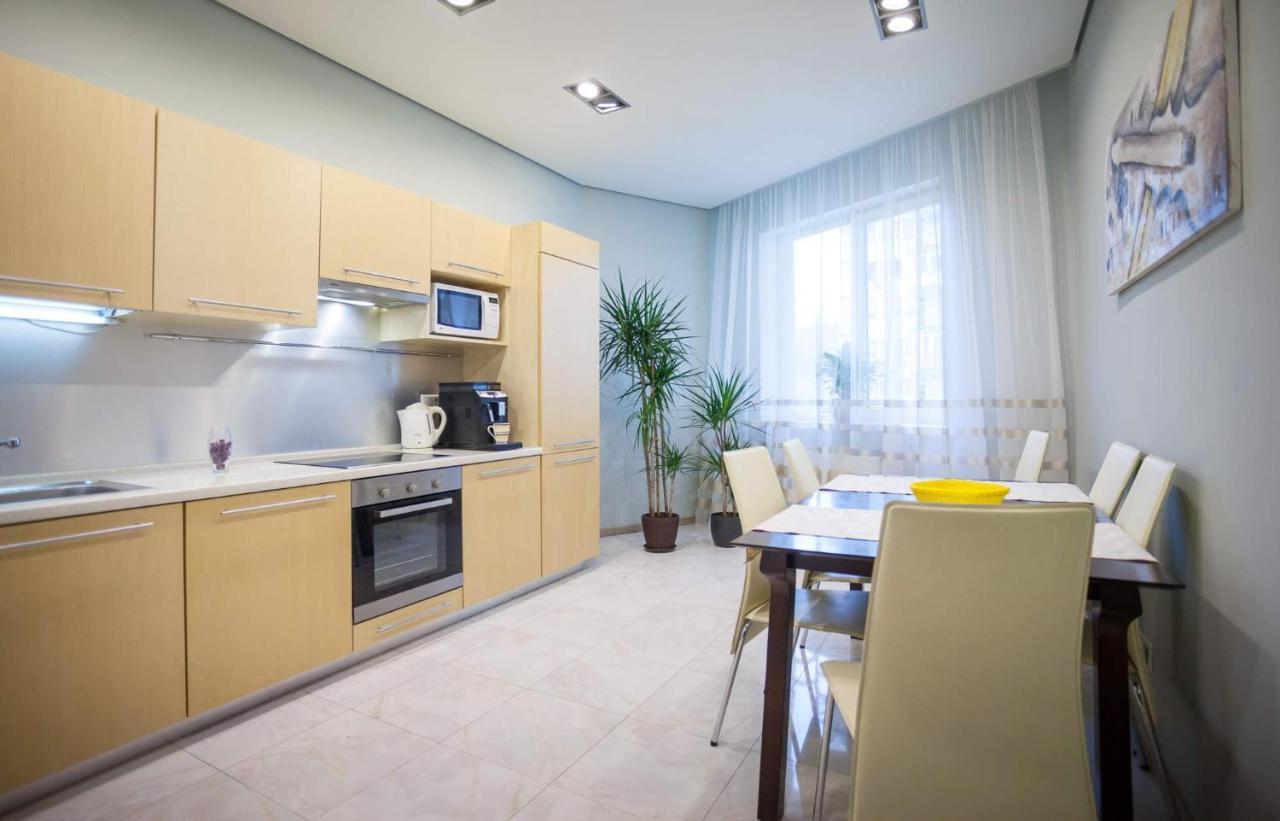 Navit Apartments With Breakfast, Near The Railway Station, The City Center And The Park เคียฟ ภายนอก รูปภาพ