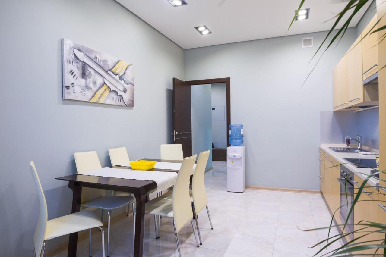 Navit Apartments With Breakfast, Near The Railway Station, The City Center And The Park เคียฟ ภายนอก รูปภาพ